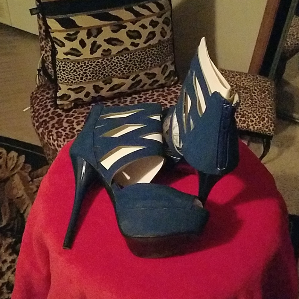 Shoes - Picture 3 of 3